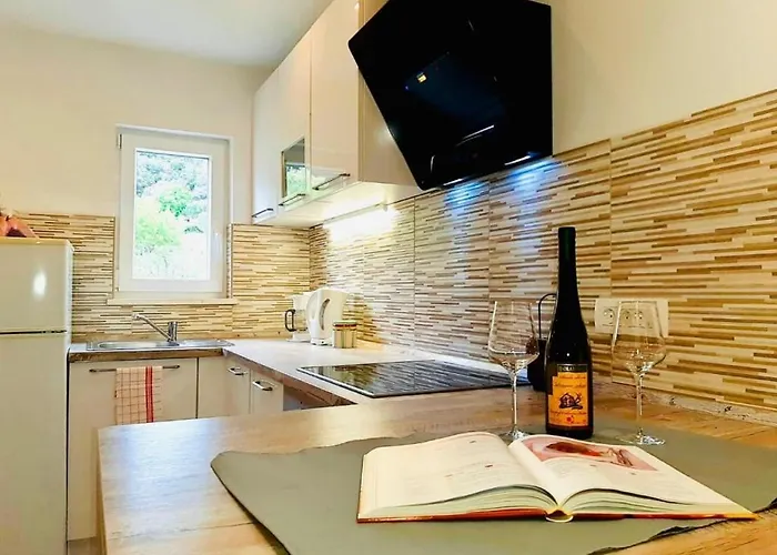 Apartment In With Sea View, Balcony, Air Conditioning, Wifi 4325-3 Supetarska Draga